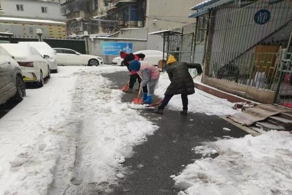 揭阳：高层住宅起火，邻里守望相助接力救人, 你怎么看小伙爬窗帮邻居救火视频年轻的时候，你都和表姐妹们发生过哪些难忘的事情呢 美容5